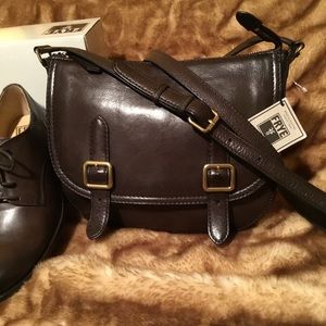 FRYE CROSSBODY SADDLE BAG IN STONE - 11 x 9.25 x 3